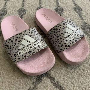 Youth Girls Adidas Adilette Shower Slides Sandals Pink Size 1 Leopard animal
